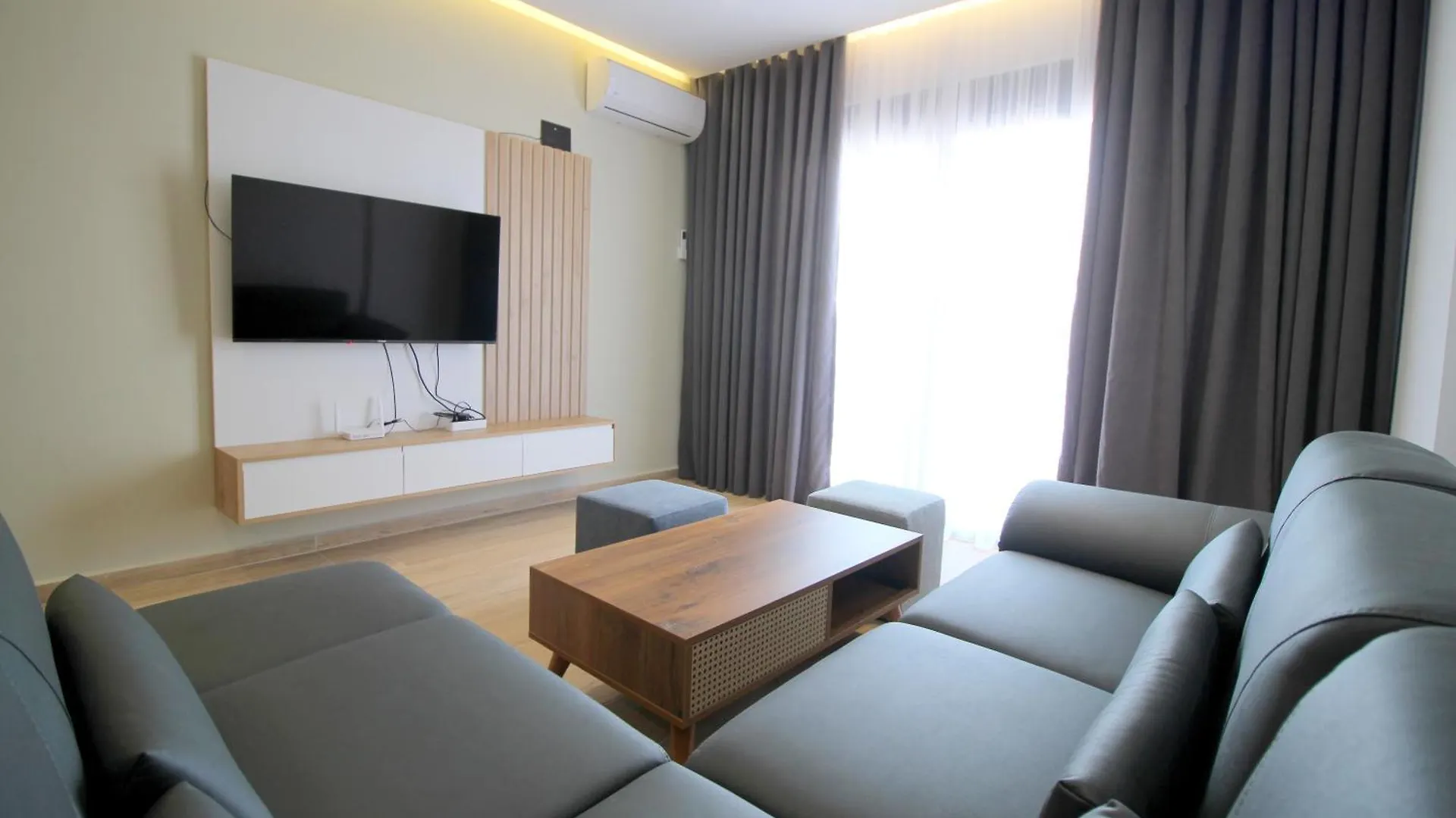 Jola Apartments Sarande 0*,